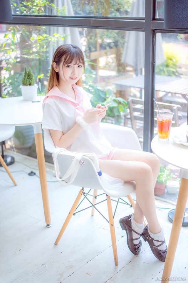 真正的价值并不在人生的舞台上，而在我们扮演的角色中。